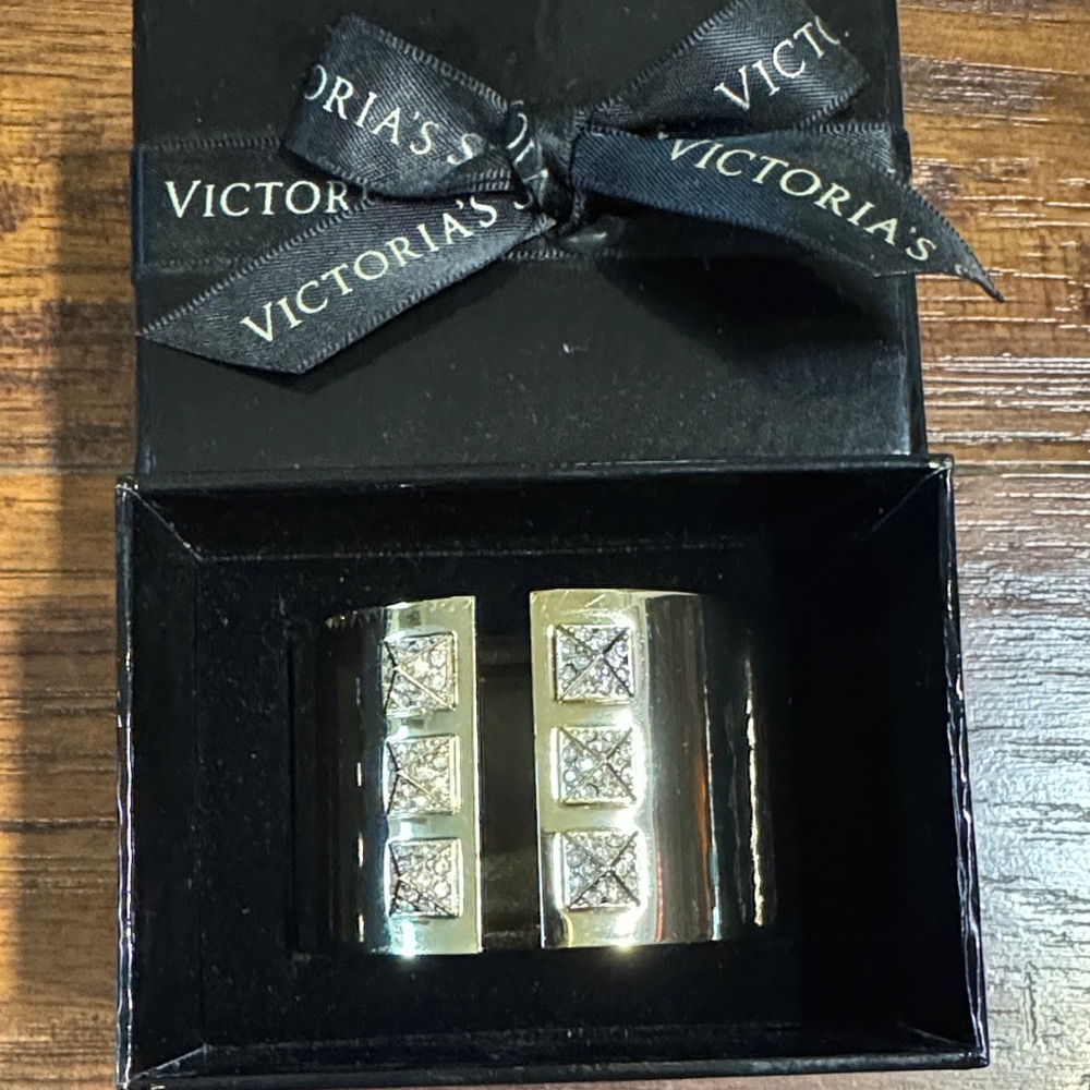Victoria's Secret Shimmering gold cuff Bracelet, adjustable with sparkle, box